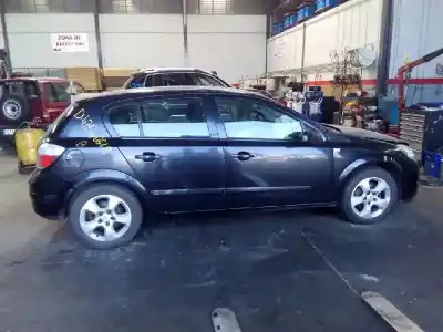 Véhicule à la ferraille OPEL ASTRA H BERLINA Cosmo de l'année 2005 alimenté Z17DTH