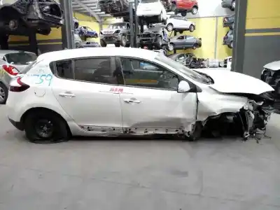 Verschrottungsfahrzeug renault megane iii berlina 5 p intens des jahres 2015 angetrieben k9k846