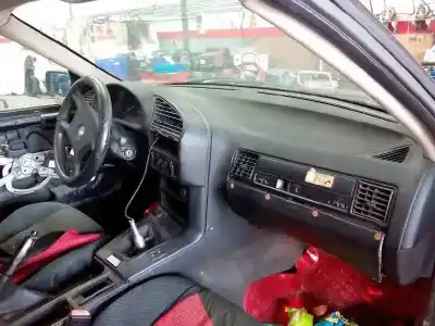 Veicolo di demolizione bmw serie 3 berlina (e36) 318i dell'anno 2002 alimentato m43b18