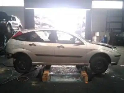 Veicolo di demolizione ford focus berlina (cak) ambiente dell'anno 2001 alimentato bhda