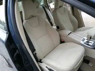 Sloopvoertuig volvo xc60 momentum 2wd van het jaar 2011 aangedreven d5204t3