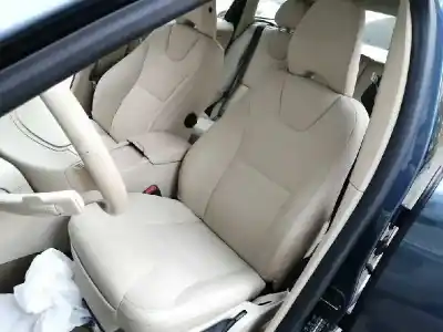 Sloopvoertuig volvo xc60 momentum 2wd van het jaar 2011 aangedreven d5204t3