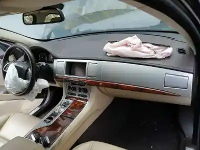 Veículo de Sucata jaguar xf i (x250) 2.2 d do ano 2013 alimentado 224dt