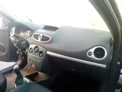 Veículo de Sucata renault clio iii authentique do ano 2007 alimentado k9k768