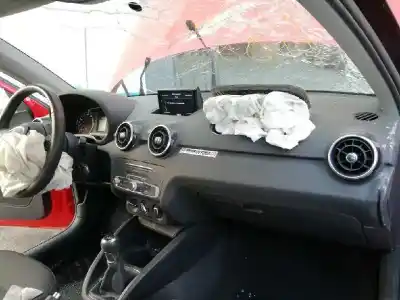 Veículo de Sucata audi a1 sportback (8xf) attraction do ano 2015 alimentado dkld