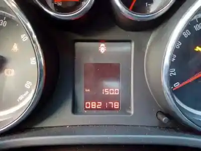 Veículo de Sucata opel insignia berlina sport do ano 2012 alimentado a20dt