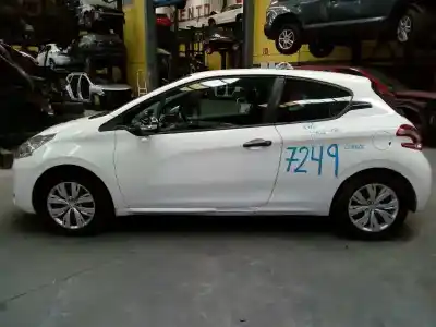 Здавання транспортного засобу PEUGEOT 208 Access року 2012 потужний 8HR