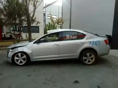 Veículo de Sucata SKODA OCTAVIA LIM. (5E3) Style do ano 2015 alimentado CKFC