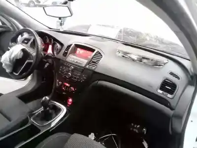 Sloopvoertuig opel insignia berlina selective van het jaar 2010 aangedreven a20dth