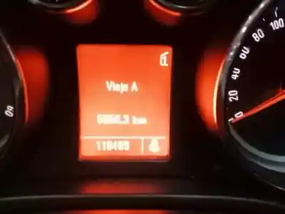 Sloopvoertuig opel insignia berlina selective van het jaar 2010 aangedreven a20dth