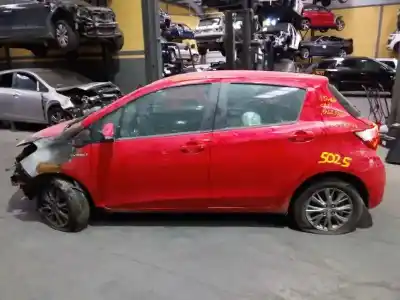 Sloopvoertuig toyota yaris hsd active van het jaar 2017 aangedreven 1nzfxe