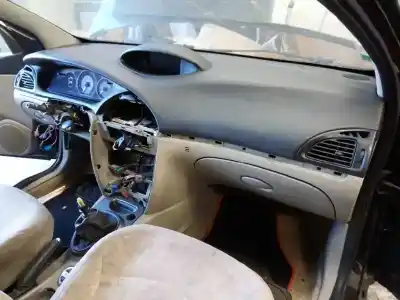 Veículo de Sucata citroen c5 berlina 2.0 exclusive do ano 2006 alimentado d-rhr