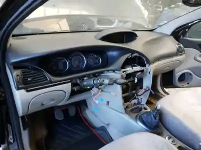 Veículo de Sucata citroen c5 berlina 2.0 exclusive do ano 2006 alimentado d-rhr