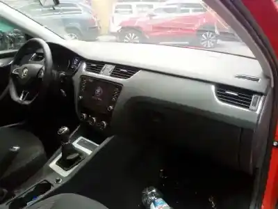 Здавання транспортного засобу skoda octavia lim. (5e3) ambition року 2019 потужний dffa