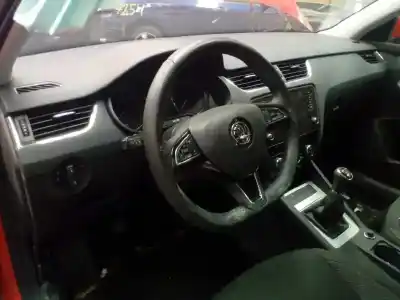 Здавання транспортного засобу skoda octavia lim. (5e3) ambition року 2019 потужний dffa