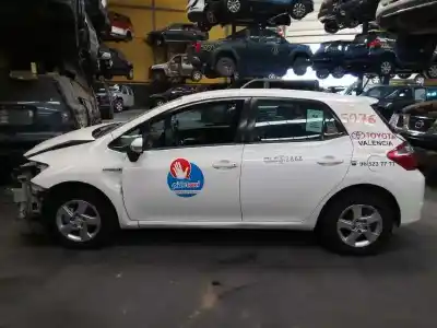 Sloopvoertuig toyota auris (_e18_) 1.8 hybrid (zwe186_) van het jaar 2012 aangedreven 2zrfxe