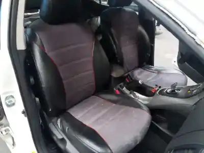 Sloopvoertuig toyota auris (_e18_) 1.8 hybrid (zwe186_) van het jaar 2012 aangedreven 2zrfxe