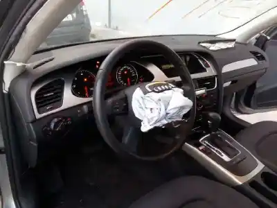 Veicolo di demolizione audi a4 berlina (b8) básico dell'anno 2009 alimentato caga