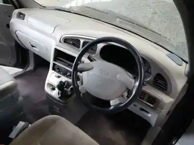 Vehicul casat kia carnival td ls al anului 2003 alimentat p76u