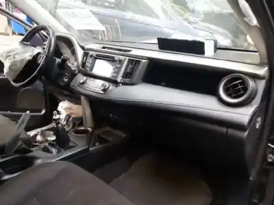 Vehicul casat toyota rav 4 advance al anului 2014 alimentat 1adftv