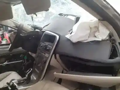 Veicolo di demolizione volvo xc60 momentum 2wd dell'anno 2014 alimentato d5204t7