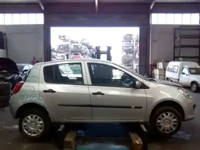 Veículo de Sucata renault clio iii 20 aniversario do ano 2005 alimentado k9k766
