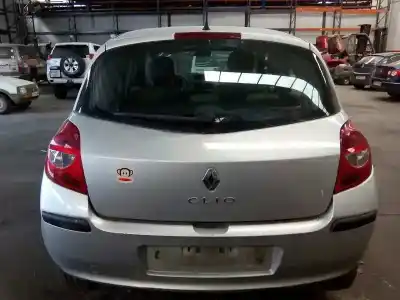 Veículo de Sucata renault clio iii 20 aniversario do ano 2005 alimentado k9k766