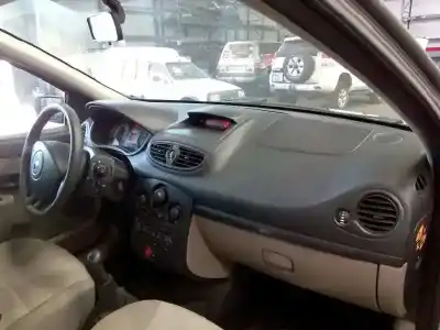 Veículo de Sucata renault clio iii 20 aniversario do ano 2005 alimentado k9k766