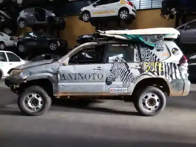 Sloopvoertuig TOYOTA LAND CRUISER (J12) 3.0 Turbodiesel van het jaar 2004 aangedreven 1KDFTV