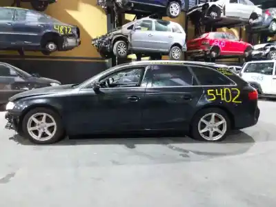 Veículo de Sucata AUDI A4 AVANT (8K5) (2008) Básico do ano 2010 alimentado CAGA