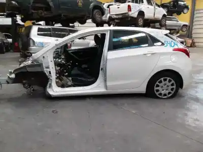 Veículo de Sucata hyundai i30 (gd) style do ano 2012 alimentado d4fb