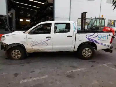 Véhicule à la ferraille TOYOTA                                             HILUX (KUN)                                                                                                                                                                                                                                                Double Cab 4X4                                                                                                                                                                                                                                             de l'année 2011 alimenté 2KDFTV