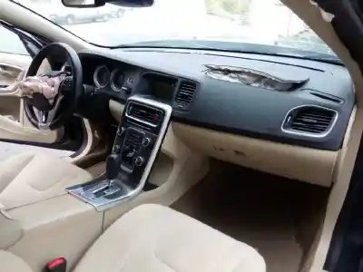 Veicolo di demolizione volvo v60 kombi momentum dell'anno 2011 alimentato d5204t2