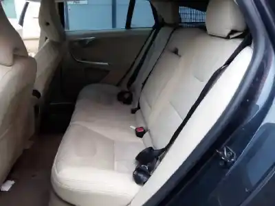 Veicolo di demolizione volvo v60 kombi momentum dell'anno 2011 alimentato d5204t2