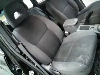 Здавання транспортного засобу toyota rav 4 (a2) 2.0 d-4d executive 4x4 (2003->) року 2003 потужний 1cdftv
