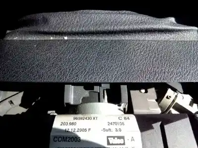 Véhicule à la ferraille peugeot 407 premium de l'année 2007 alimenté 3fy