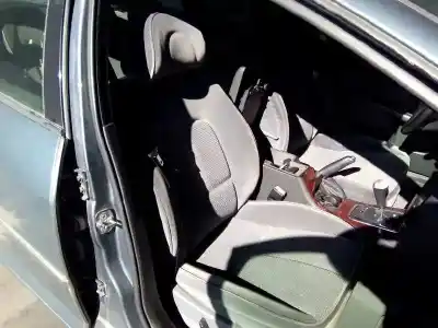 Véhicule à la ferraille peugeot 407 premium de l'année 2007 alimenté 3fy