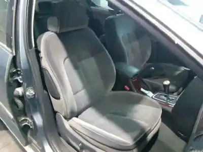 Véhicule à la ferraille peugeot 407 premium de l'année 2007 alimenté 3fy