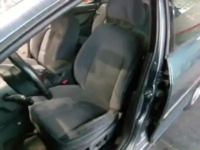 Véhicule à la ferraille peugeot 407 premium de l'année 2007 alimenté 3fy