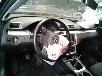 Veicolo di demolizione volkswagen passat variant (365) edition bluemotion dell'anno 2010 alimentato cffb