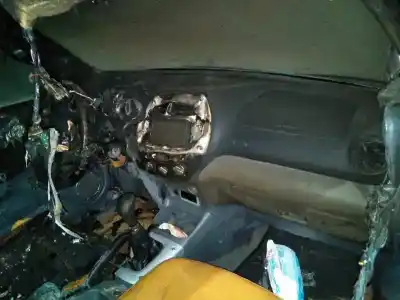 Здавання транспортного засобу toyota rav 4 (a2) 2.0 d-4d executive 4x4 (2003->) року 2002 потужний 1cdftv