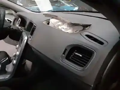 Veículo de Sucata volvo s60 lim. momentum do ano 2017 alimentado d4204t9