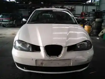 Véhicule à la ferraille seat ibiza (6l1) fresh de l'année 2002 alimenté azq