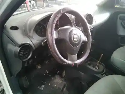 Véhicule à la ferraille seat ibiza (6l1) fresh de l'année 2002 alimenté azq