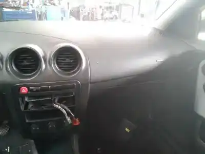 Véhicule à la ferraille seat ibiza (6l1) fresh de l'année 2002 alimenté azq