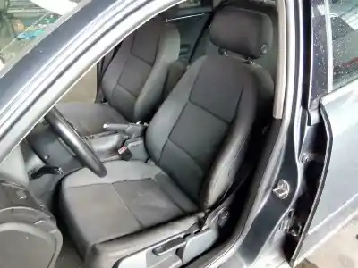 Veículo de Sucata audi a4 berlina (8e) 1.9 tdi (96kw) do ano 2000 alimentado awx