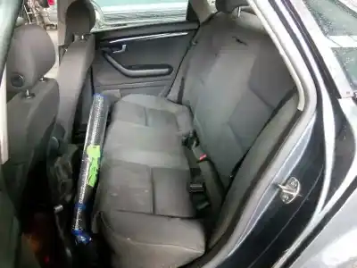 Veículo de Sucata audi a4 berlina (8e) 1.9 tdi (96kw) do ano 2000 alimentado awx