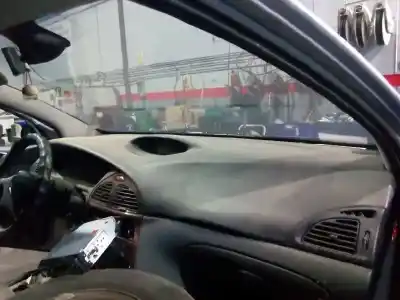 Veículo de Sucata citroen c5 berlina 2.0 hdi premier do ano 2002 alimentado rhz