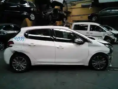 Véhicule à la ferraille PEUGEOT 208 Active de l'année 2016 alimenté BHY