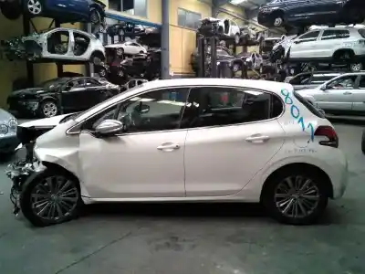 Véhicule à la ferraille peugeot 208 active de l'année 2016 alimenté bhy